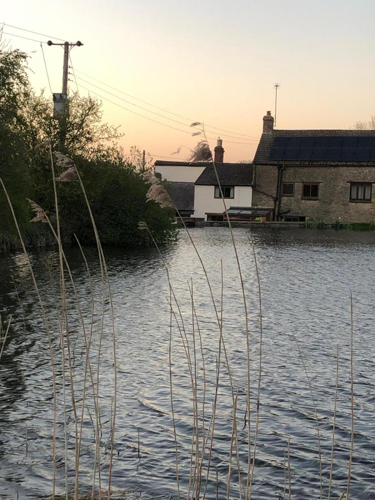 Bed and Breakfast Astwell Mill Helmdon Екстер'єр фото